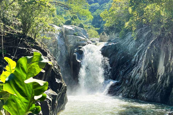 Quimixto Waterfall