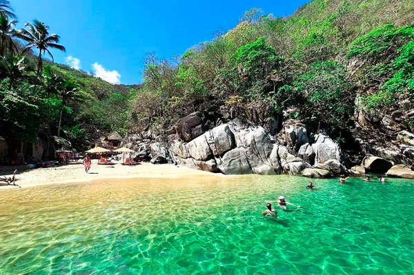 Snorkeling Los Arcos